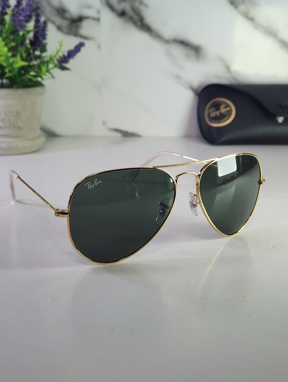 Ray-Ban Sunglasses Aviators NEW RB3025. Gold Metal Frame. Dark lenses